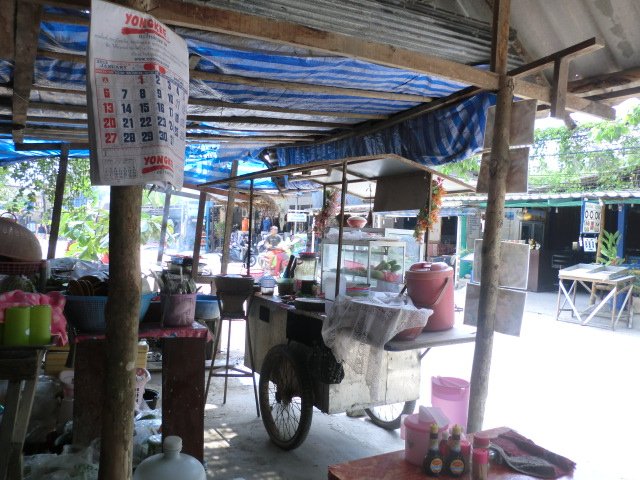 Issan lunch cart
